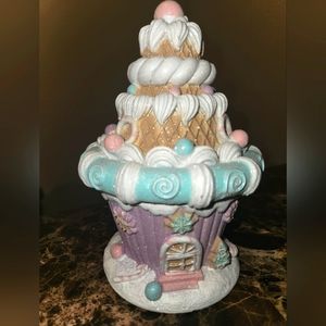 Gingerbread Cupcake House8"